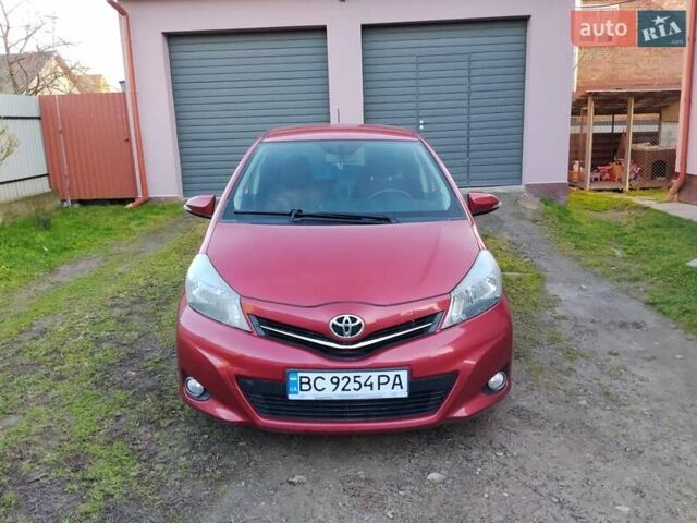 Красный Тойота Ярис, объемом двигателя 1.3 л и пробегом 177 тыс. км за 7600 $, фото 2 на Automoto.ua