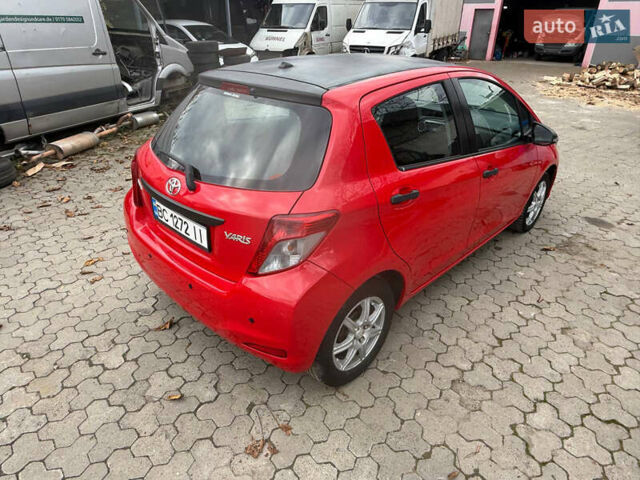 Червоний Тойота Яріс, об'ємом двигуна 1.36 л та пробігом 127 тис. км за 6300 $, фото 6 на Automoto.ua