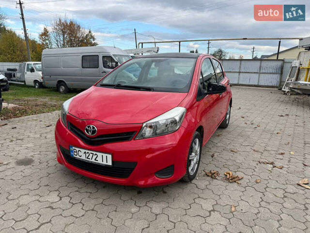Червоний Тойота Яріс, об'ємом двигуна 1.36 л та пробігом 127 тис. км за 6300 $, фото 1 на Automoto.ua