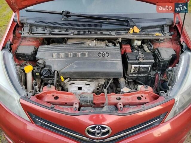 Красный Тойота Ярис, объемом двигателя 1.3 л и пробегом 177 тыс. км за 7600 $, фото 10 на Automoto.ua