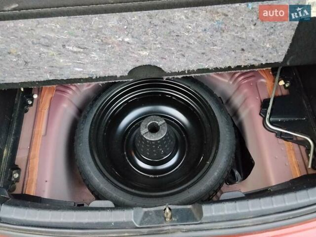 Красный Тойота Ярис, объемом двигателя 1.3 л и пробегом 177 тыс. км за 7600 $, фото 11 на Automoto.ua