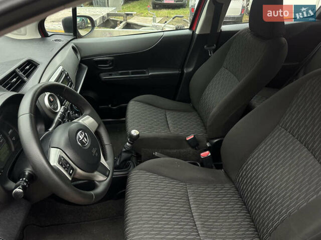 Червоний Тойота Яріс, об'ємом двигуна 1.36 л та пробігом 127 тис. км за 5950 $, фото 11 на Automoto.ua
