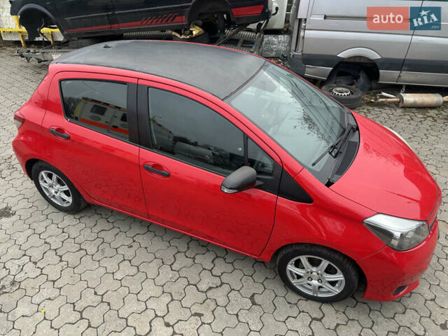 Червоний Тойота Яріс, об'ємом двигуна 1.36 л та пробігом 127 тис. км за 5950 $, фото 6 на Automoto.ua