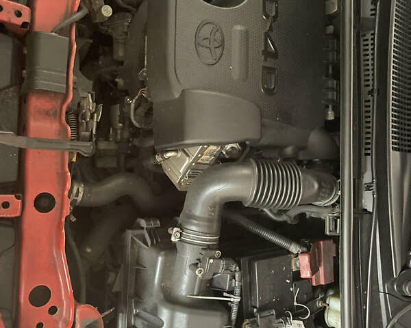 Красный Тойота Ярис, объемом двигателя 1.4 л и пробегом 232 тыс. км за 6500 $, фото 1 на Automoto.ua