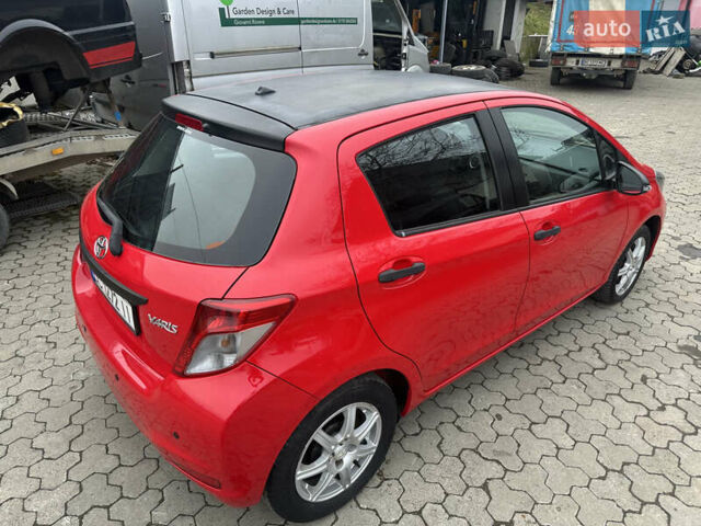 Червоний Тойота Яріс, об'ємом двигуна 1.36 л та пробігом 127 тис. км за 5950 $, фото 5 на Automoto.ua