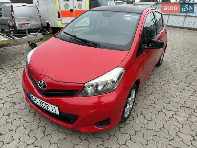 Червоний Тойота Яріс, об'ємом двигуна 1.36 л та пробігом 127 тис. км за 5950 $, фото 1 на Automoto.ua