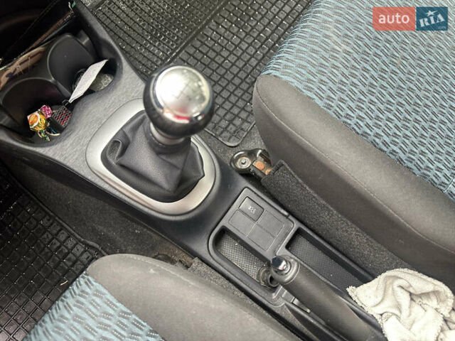 Красный Тойота Ярис, объемом двигателя 1.33 л и пробегом 129 тыс. км за 7300 $, фото 17 на Automoto.ua