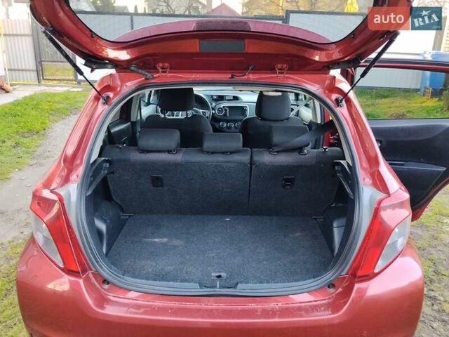 Красный Тойота Ярис, объемом двигателя 1.3 л и пробегом 177 тыс. км за 7600 $, фото 12 на Automoto.ua