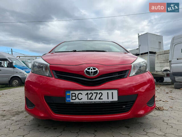 Червоний Тойота Яріс, об'ємом двигуна 1.36 л та пробігом 127 тис. км за 6300 $, фото 3 на Automoto.ua