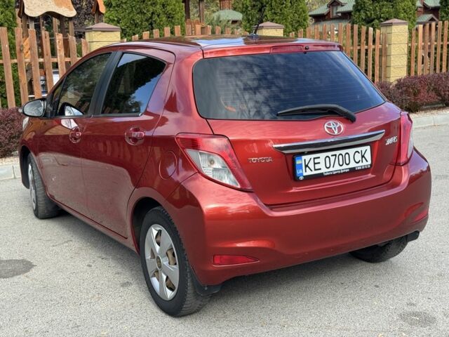 Червоний Тойота Яріс, об'ємом двигуна 1.3 л та пробігом 130 тис. км за 8950 $, фото 4 на Automoto.ua