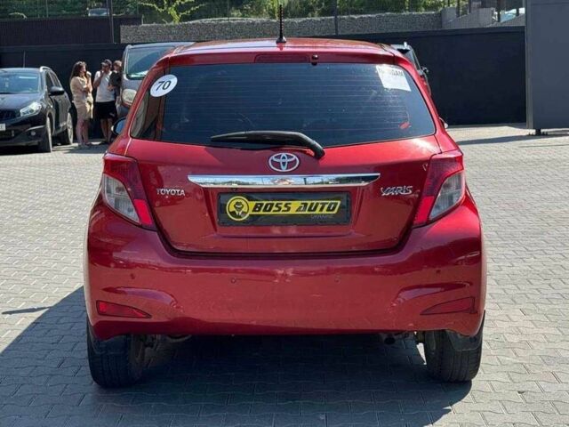 Красный Тойота Ярис, объемом двигателя 1.4 л и пробегом 269 тыс. км за 7600 $, фото 4 на Automoto.ua