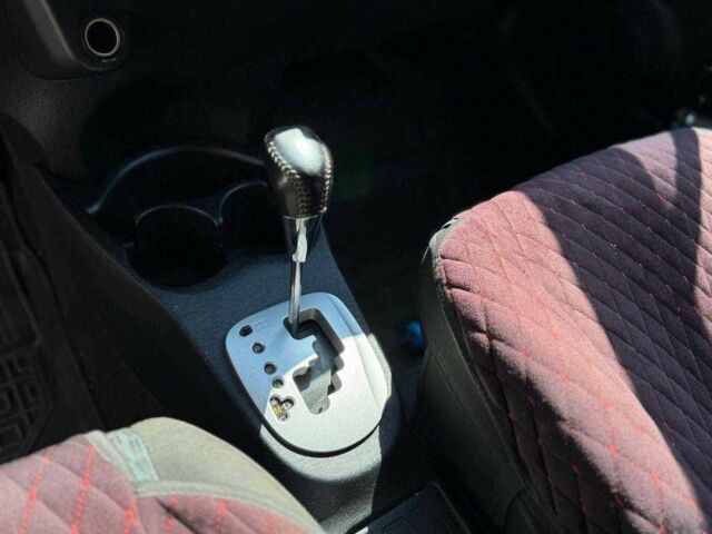 Красный Тойота Ярис, объемом двигателя 1.4 л и пробегом 269 тыс. км за 7600 $, фото 11 на Automoto.ua