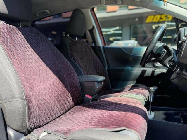 Красный Тойота Ярис, объемом двигателя 1.4 л и пробегом 269 тыс. км за 7600 $, фото 13 на Automoto.ua