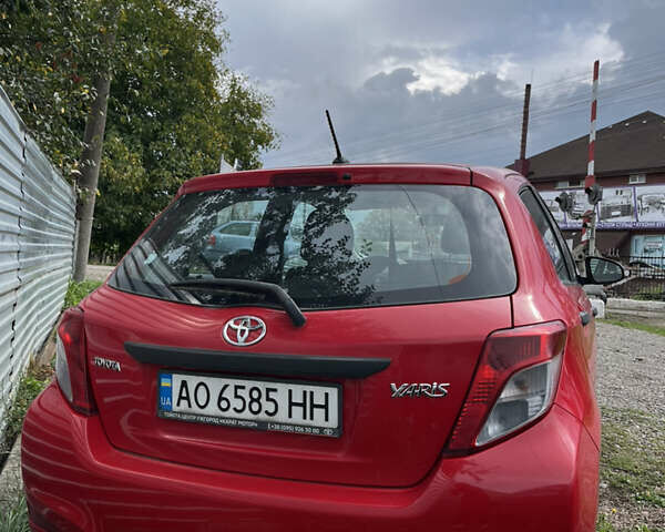 Красный Тойота Ярис, объемом двигателя 1 л и пробегом 147 тыс. км за 6550 $, фото 3 на Automoto.ua