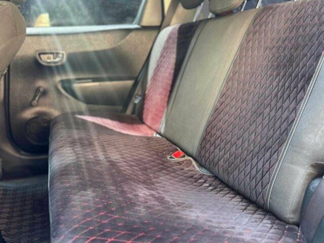 Красный Тойота Ярис, объемом двигателя 1.4 л и пробегом 269 тыс. км за 7600 $, фото 14 на Automoto.ua