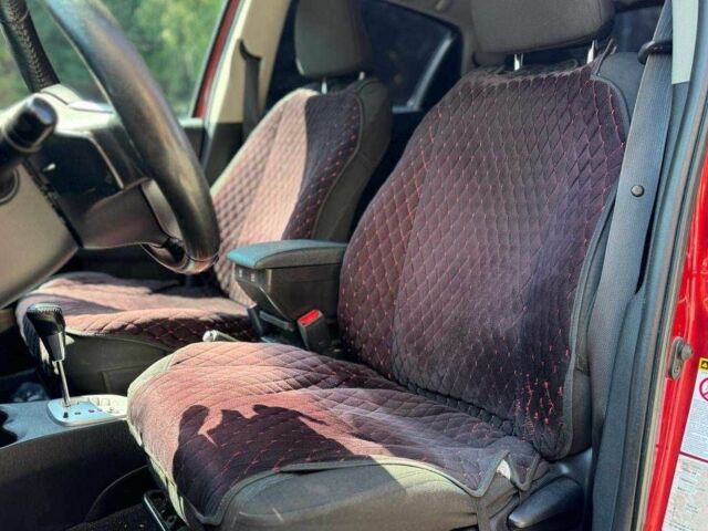 Красный Тойота Ярис, объемом двигателя 1.4 л и пробегом 269 тыс. км за 7600 $, фото 8 на Automoto.ua