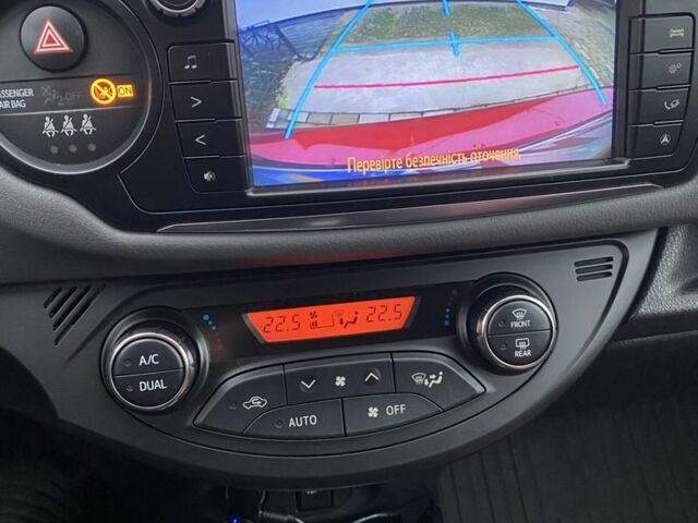 Червоний Тойота Яріс, об'ємом двигуна 1.3 л та пробігом 115 тис. км за 11700 $, фото 4 на Automoto.ua