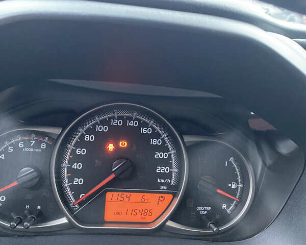 Червоний Тойота Яріс, об'ємом двигуна 1.33 л та пробігом 115 тис. км за 11700 $, фото 7 на Automoto.ua