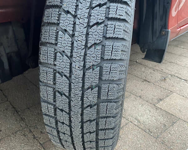 Червоний Тойота Яріс, об'ємом двигуна 1.33 л та пробігом 115 тис. км за 11700 $, фото 5 на Automoto.ua