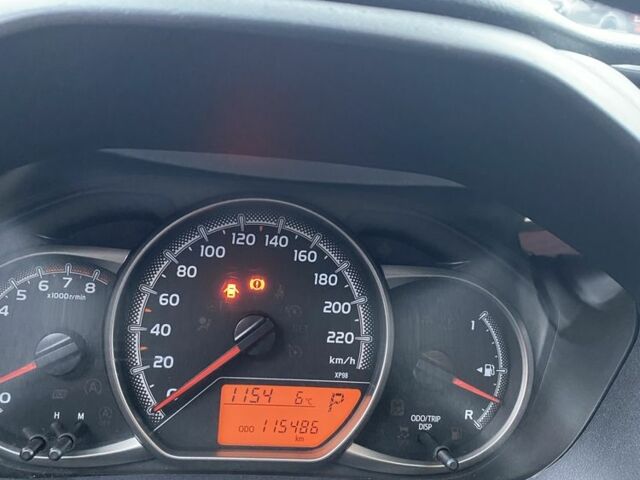 Червоний Тойота Яріс, об'ємом двигуна 1.3 л та пробігом 115 тис. км за 11700 $, фото 6 на Automoto.ua