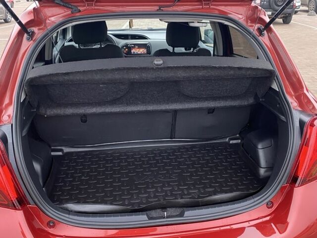 Червоний Тойота Яріс, об'ємом двигуна 1.3 л та пробігом 115 тис. км за 11700 $, фото 13 на Automoto.ua