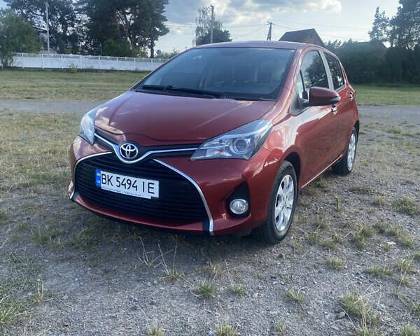 Красный Тойота Ярис, объемом двигателя 1.33 л и пробегом 63 тыс. км за 11500 $, фото 1 на Automoto.ua