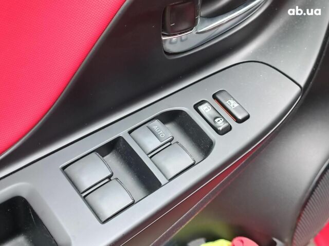 Червоний Тойота Яріс, об'ємом двигуна 1.3 л та пробігом 88 тис. км за 10440 $, фото 20 на Automoto.ua