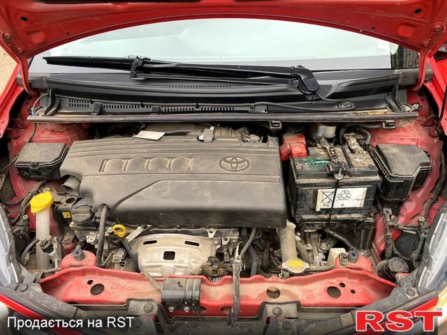 Червоний Тойота Яріс, об'ємом двигуна 1.3 л та пробігом 35 тис. км за 12300 $, фото 9 на Automoto.ua