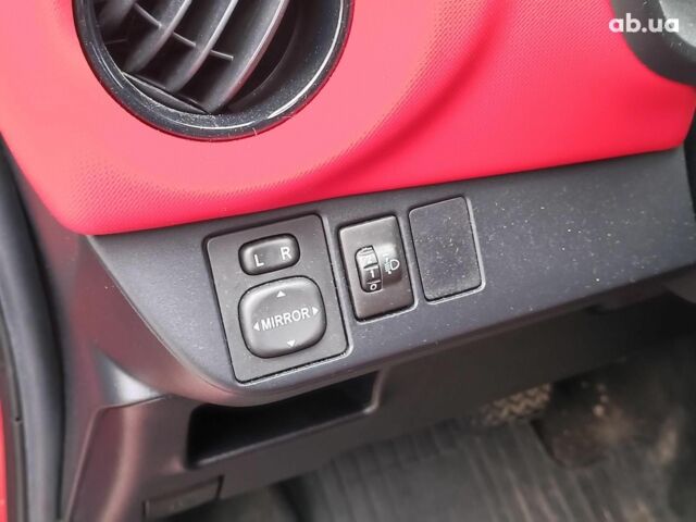 Червоний Тойота Яріс, об'ємом двигуна 1.3 л та пробігом 88 тис. км за 10440 $, фото 21 на Automoto.ua