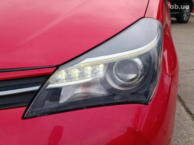 Червоний Тойота Яріс, об'ємом двигуна 1.3 л та пробігом 88 тис. км за 10440 $, фото 2 на Automoto.ua