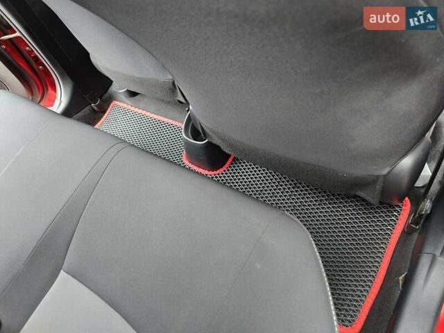 Тойота Ярис 2018 в Харькове на Automoto.ua Красный Тойота Ярис, объемом двигателя 1 л и пробегом 21 тыс. км за 10500 $, фото 12 на Automoto.ua