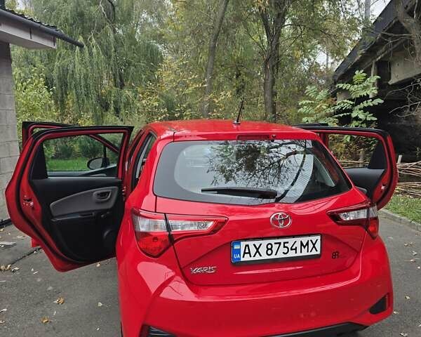 Тойота Ярис 2018 в Харькове на Automoto.ua Красный Тойота Ярис, объемом двигателя 1 л и пробегом 21 тыс. км за 10500 $, фото 4 на Automoto.ua