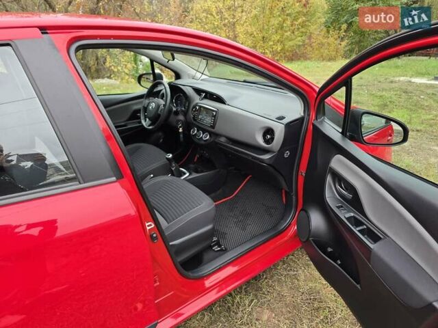 Тойота Ярис 2018 в Харькове на Automoto.ua Красный Тойота Ярис, объемом двигателя 1 л и пробегом 21 тыс. км за 10500 $, фото 49 на Automoto.ua
