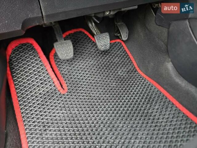 Тойота Ярис 2018 в Харькове на Automoto.ua Красный Тойота Ярис, объемом двигателя 1 л и пробегом 21 тыс. км за 10500 $, фото 58 на Automoto.ua