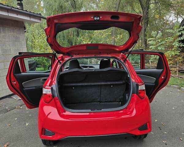 Тойота Ярис 2018 в Харькове на Automoto.ua Красный Тойота Ярис, объемом двигателя 1 л и пробегом 21 тыс. км за 10500 $, фото 7 на Automoto.ua