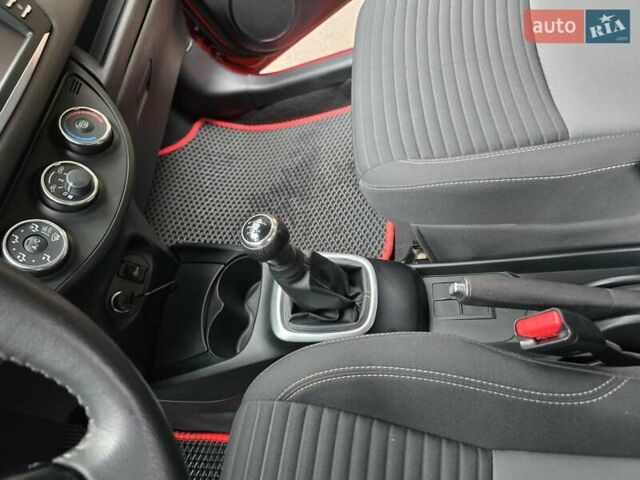 Тойота Ярис 2018 в Харькове на Automoto.ua Красный Тойота Ярис, объемом двигателя 1 л и пробегом 21 тыс. км за 10500 $, фото 15 на Automoto.ua
