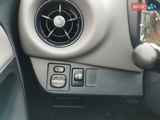 Красный Тойота Ярис, объемом двигателя 1.5 л и пробегом 63 тыс. км за 14350 $, фото 16 на Automoto.ua