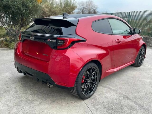 Красный Тойота Ярис, объемом двигателя 1.6 л и пробегом 18 тыс. км за 6500 $, фото 6 на Automoto.ua