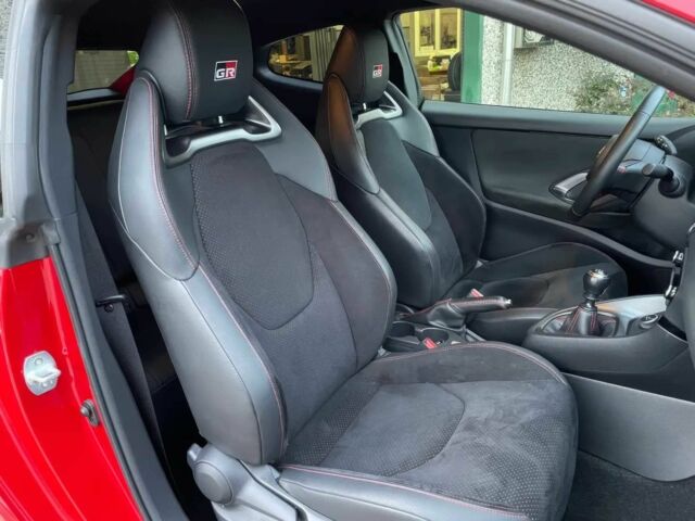 Красный Тойота Ярис, объемом двигателя 1.6 л и пробегом 18 тыс. км за 6500 $, фото 11 на Automoto.ua