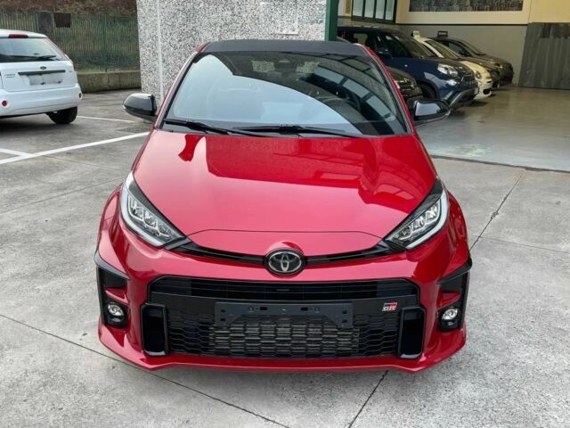 Красный Тойота Ярис, объемом двигателя 1.6 л и пробегом 18 тыс. км за 6500 $, фото 1 на Automoto.ua