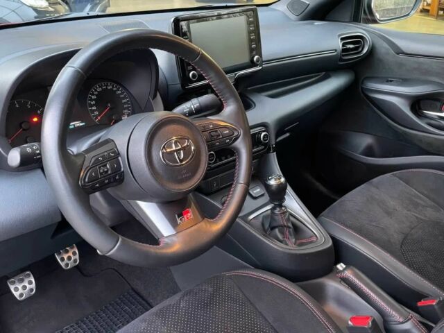 Красный Тойота Ярис, объемом двигателя 1.6 л и пробегом 18 тыс. км за 6500 $, фото 8 на Automoto.ua