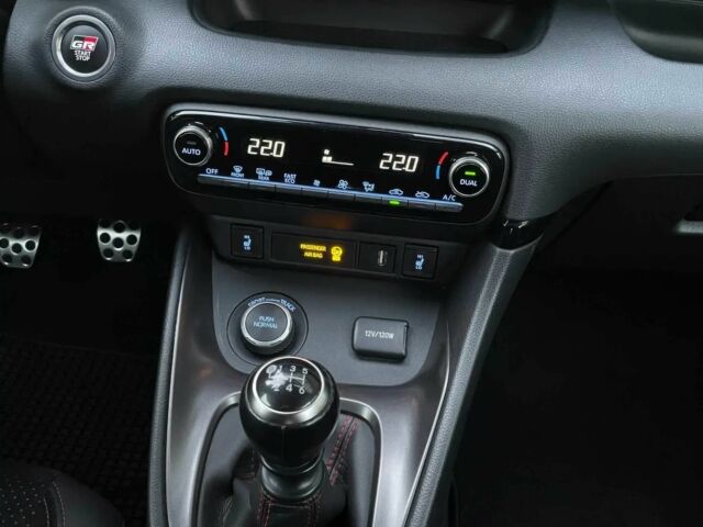 Красный Тойота Ярис, объемом двигателя 1.6 л и пробегом 18 тыс. км за 6500 $, фото 9 на Automoto.ua