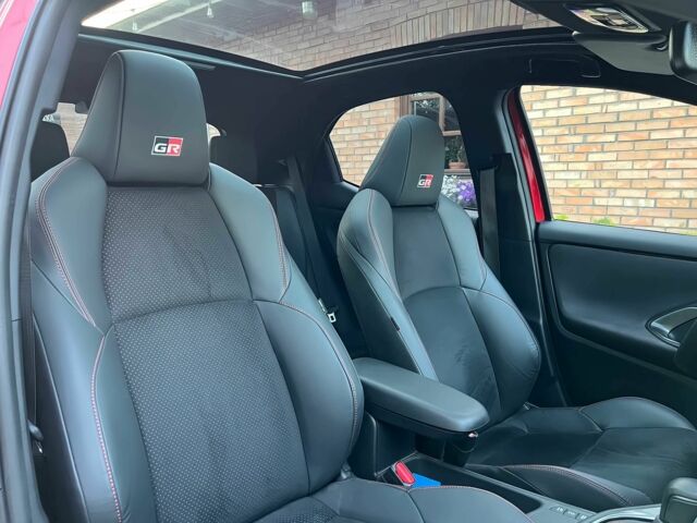 Тойота Яріс 2023 у Ужгороді на Automoto.ua Червоний Тойота Яріс, об'ємом двигуна 1.5 л та пробігом 30 тис. км за 11000 $, фото 12 на Automoto.ua