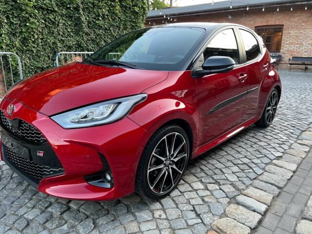 Тойота Яріс 2023 у Ужгороді на Automoto.ua Червоний Тойота Яріс, об'ємом двигуна 1.5 л та пробігом 30 тис. км за 11000 $, фото 2 на Automoto.ua