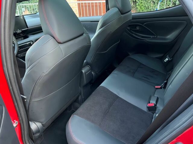 Тойота Яріс 2023 у Ужгороді на Automoto.ua Червоний Тойота Яріс, об'ємом двигуна 1.5 л та пробігом 30 тис. км за 11000 $, фото 13 на Automoto.ua