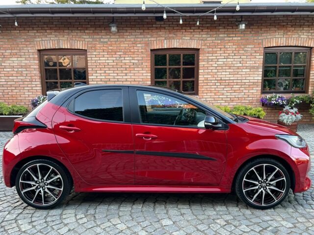 Тойота Яріс 2023 у Ужгороді на Automoto.ua Червоний Тойота Яріс, об'ємом двигуна 1.5 л та пробігом 30 тис. км за 11000 $, фото 7 на Automoto.ua