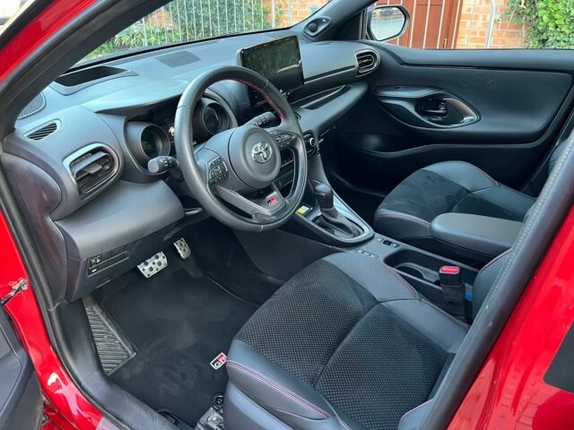 Тойота Яріс 2023 у Ужгороді на Automoto.ua Червоний Тойота Яріс, об'ємом двигуна 1.5 л та пробігом 30 тис. км за 11000 $, фото 8 на Automoto.ua