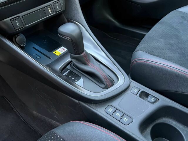 Тойота Яріс 2023 у Ужгороді на Automoto.ua Червоний Тойота Яріс, об'ємом двигуна 1.5 л та пробігом 30 тис. км за 11000 $, фото 10 на Automoto.ua