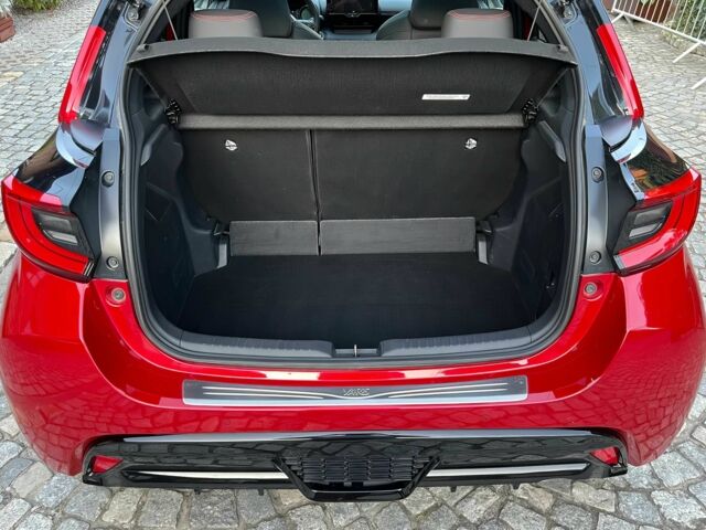 Тойота Яріс 2023 у Ужгороді на Automoto.ua Червоний Тойота Яріс, об'ємом двигуна 1.5 л та пробігом 30 тис. км за 11000 $, фото 14 на Automoto.ua