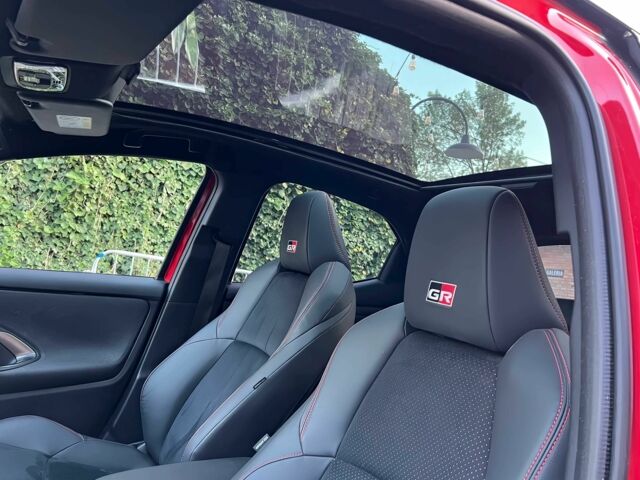 Тойота Яріс 2023 у Ужгороді на Automoto.ua Червоний Тойота Яріс, об'ємом двигуна 1.5 л та пробігом 30 тис. км за 11000 $, фото 11 на Automoto.ua